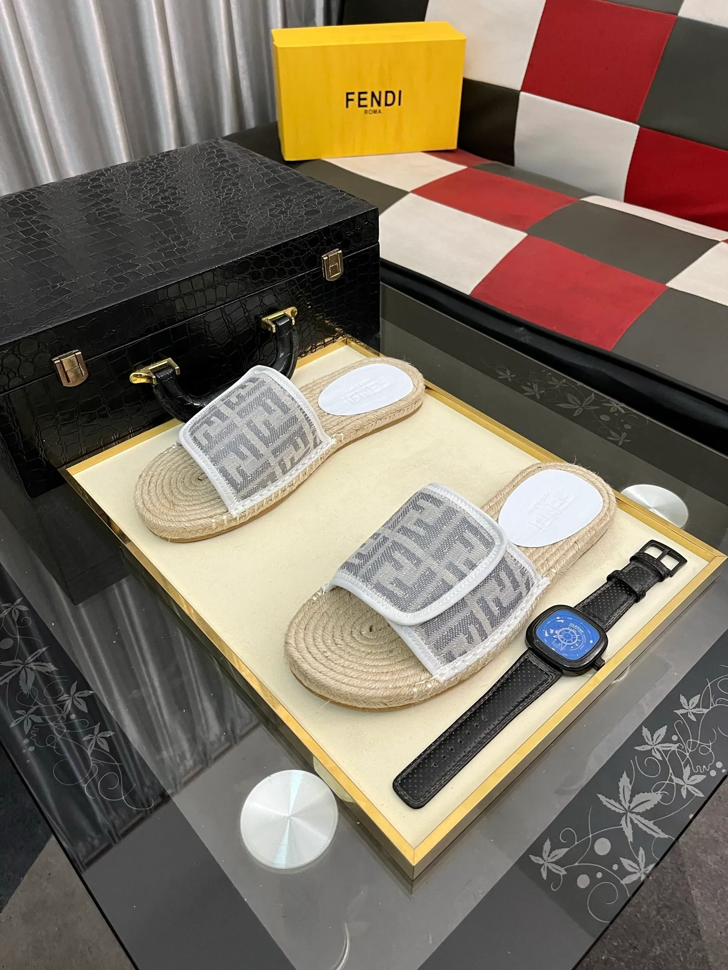 Men's shoes💰320⌚️⌚️[FENDI~Fendi slippers] High-end men's shoes brand official website 1:1 latest masterpiece: original mold customization, fabrics made of imported original materials, upgraded outsole, lighter, top quality in the market, simple and tasteful, a must-have for fashionistas, fashion is at your feet, full of confidence, the same style at the counter👍The season of summer slippers is here. Yardage: 38-44. Can be customized45.46.47